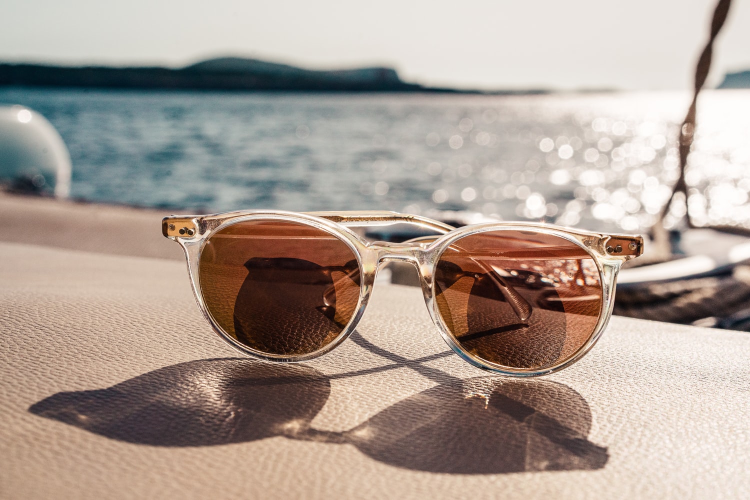 Ношение солнцезащитных очков может быть вредным: в каких случаях?
