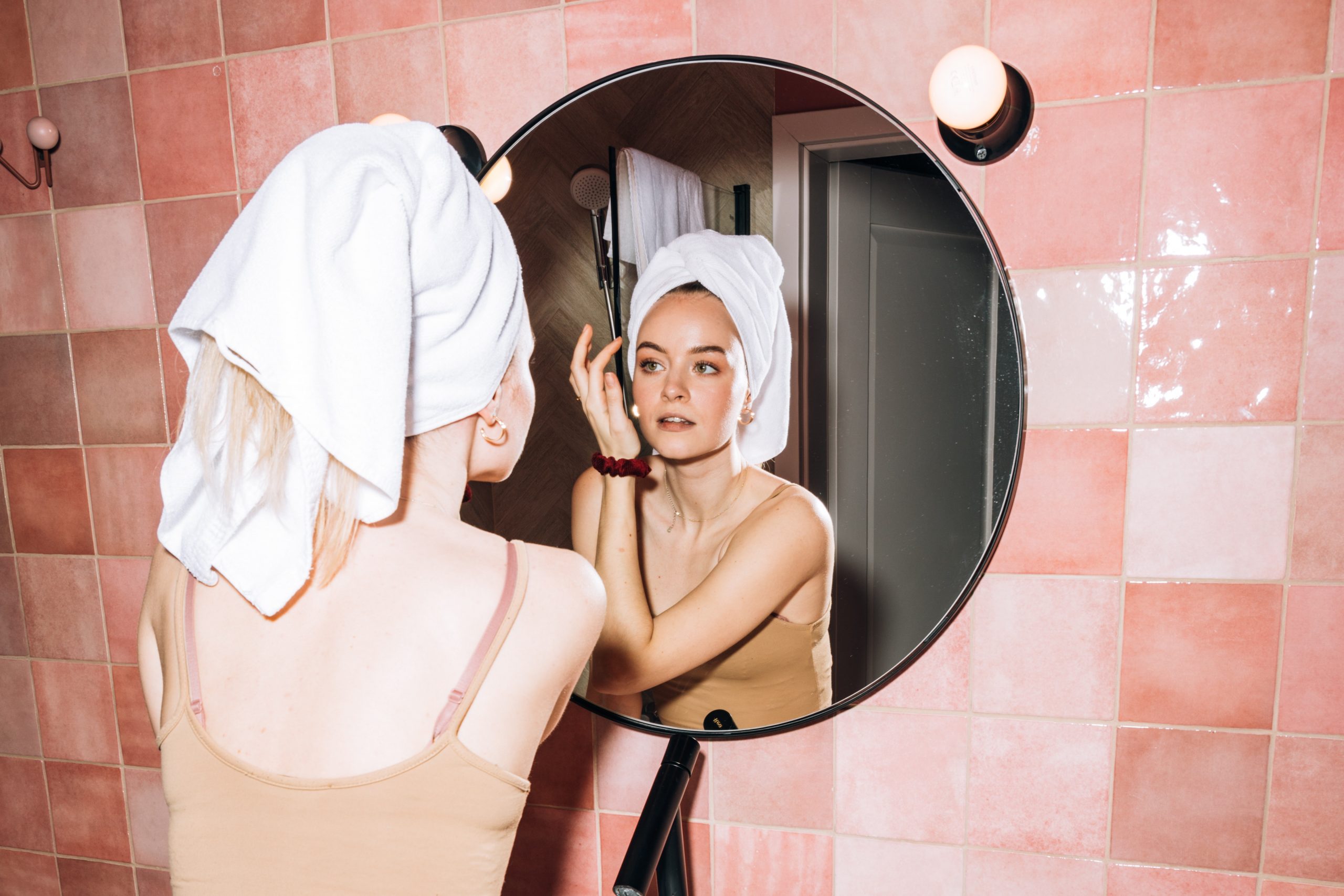 Что сделать, чтобы зеркало в ванной не запотевало: удивительно простой совет №1