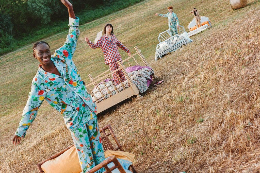 Gucci сняли кампейн в стиле “Алисы в стране чудес” и анонсировали открытие нового бутика