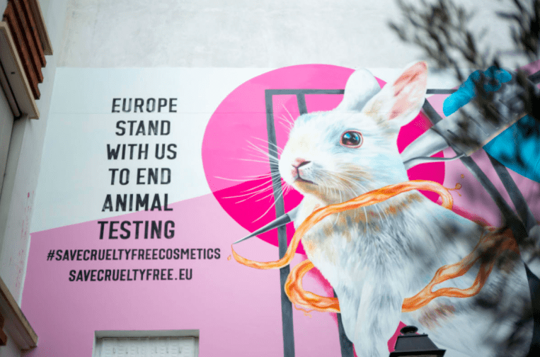 Dove и The Body Shop запустили проект о защите животных от тестирования косметики