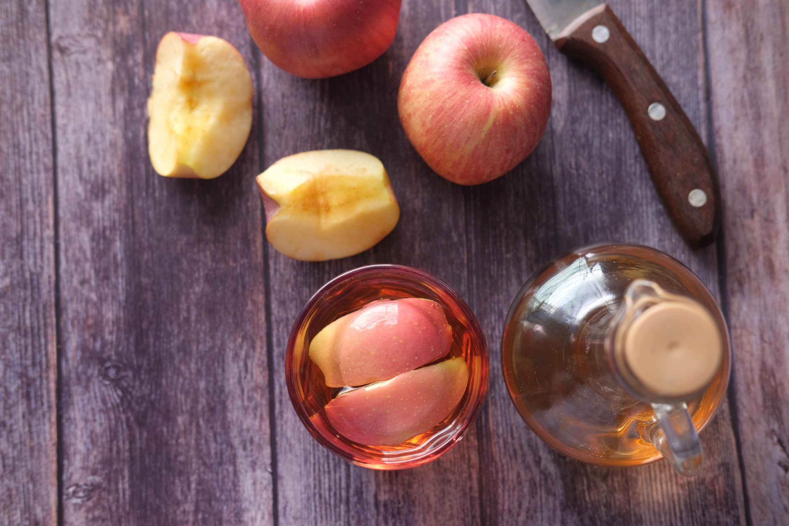С чем смешать яблочный уксус, чтобы устранить боль в горле: 2 домашних рецепта