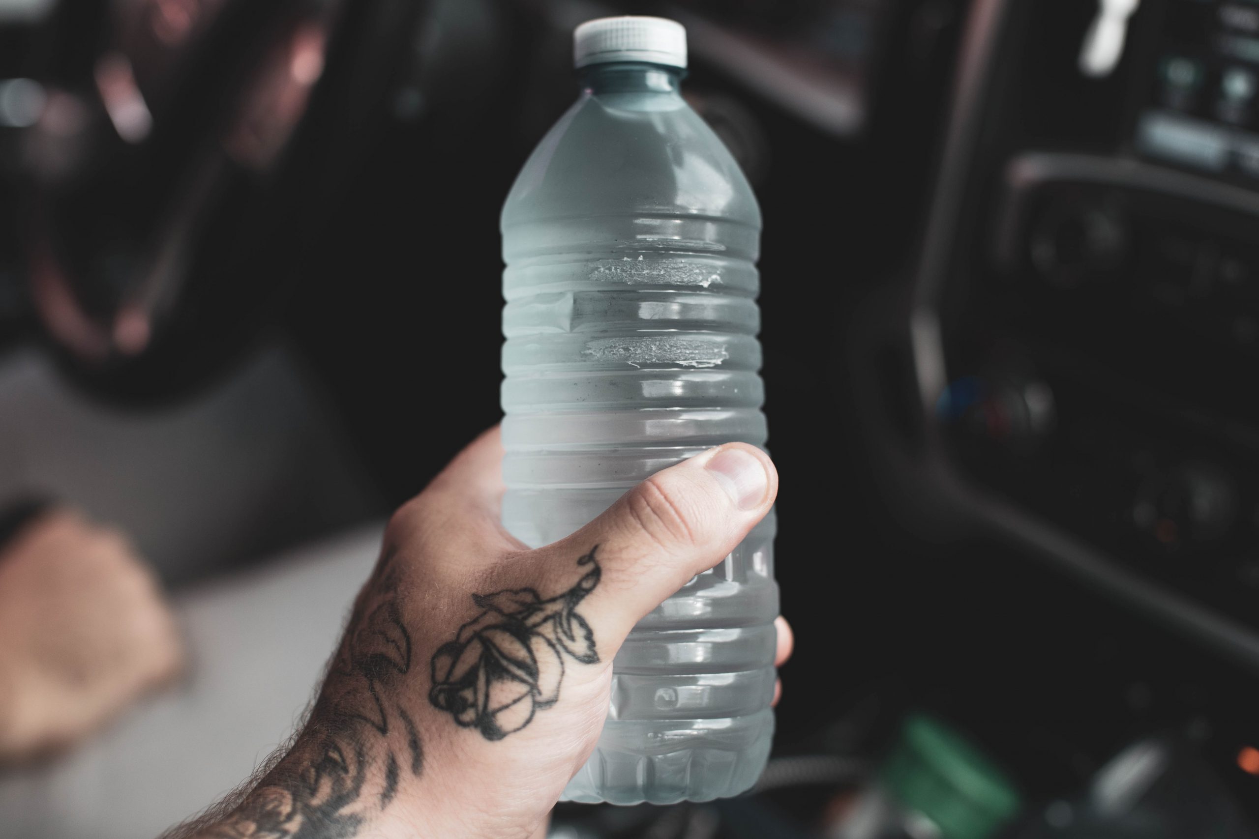 Почему нельзя повторно использовать пластиковую бутылку для воды