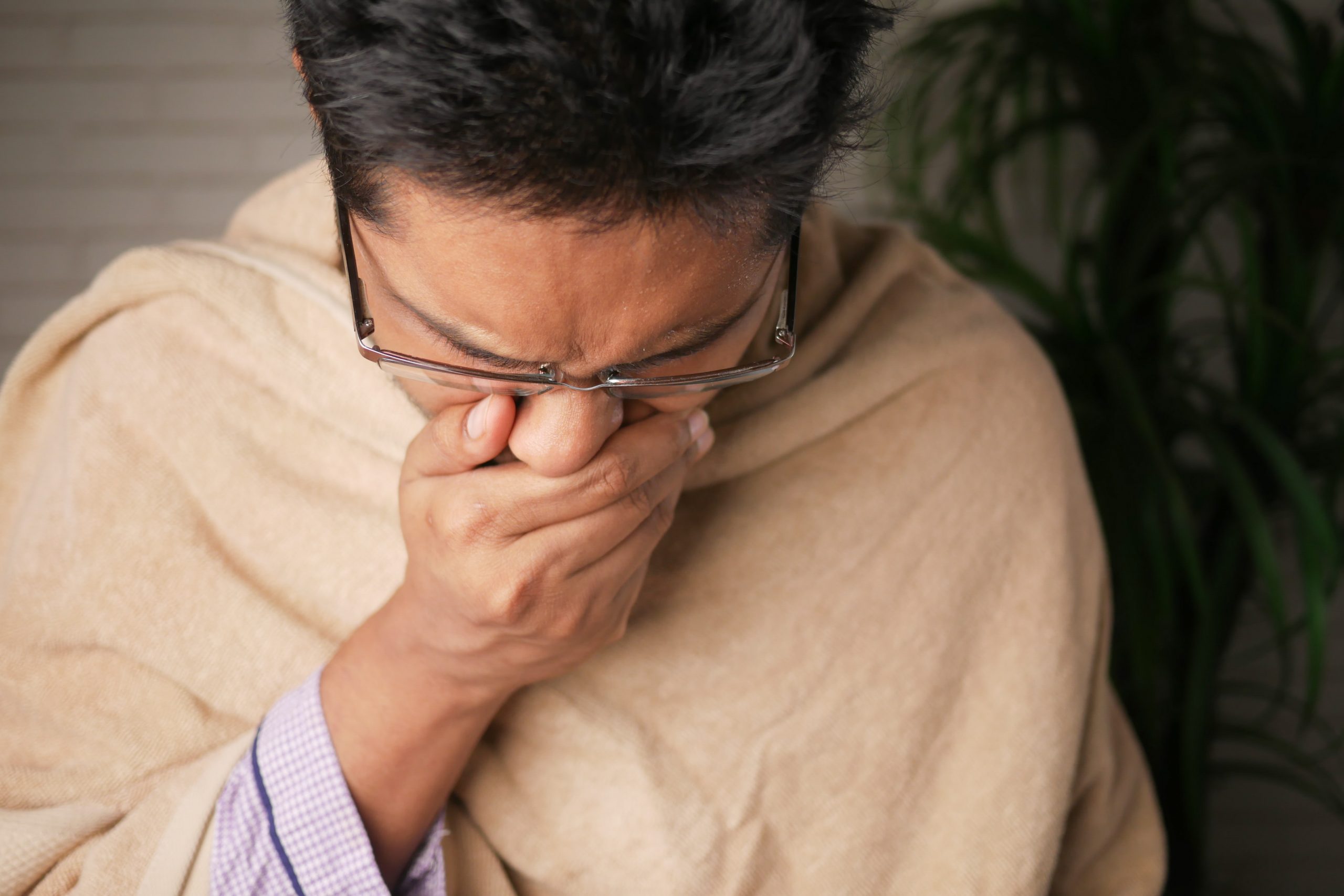 Как понять, COVID-19 у вас или обычная простуда: перечислены отличительные симптомы