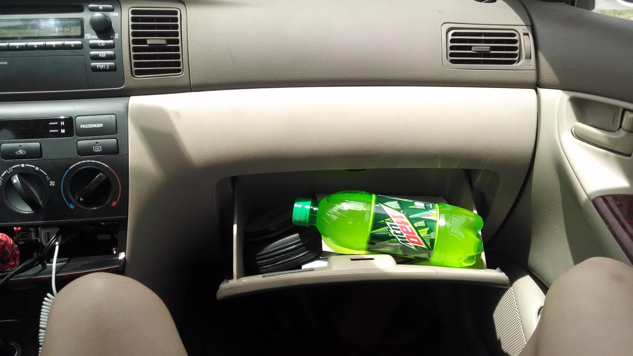 7 вещей, которые нельзя оставлять или хранить в вашей машине