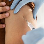 Как узнать, есть ли аллергия на вакцину COVID до прививки: отвечает доктор Комаровский