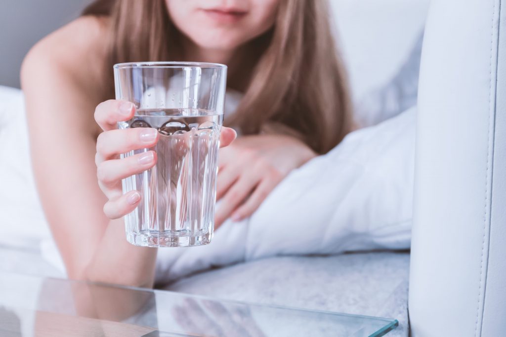 Не миф: как правильно пить воду, чтобы она помогла вам контролировать аппетит?