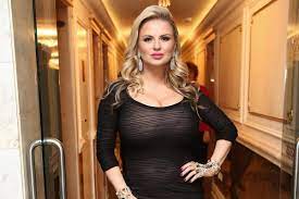 Анна Семенович получила награду как самая сексуальная телеведущая