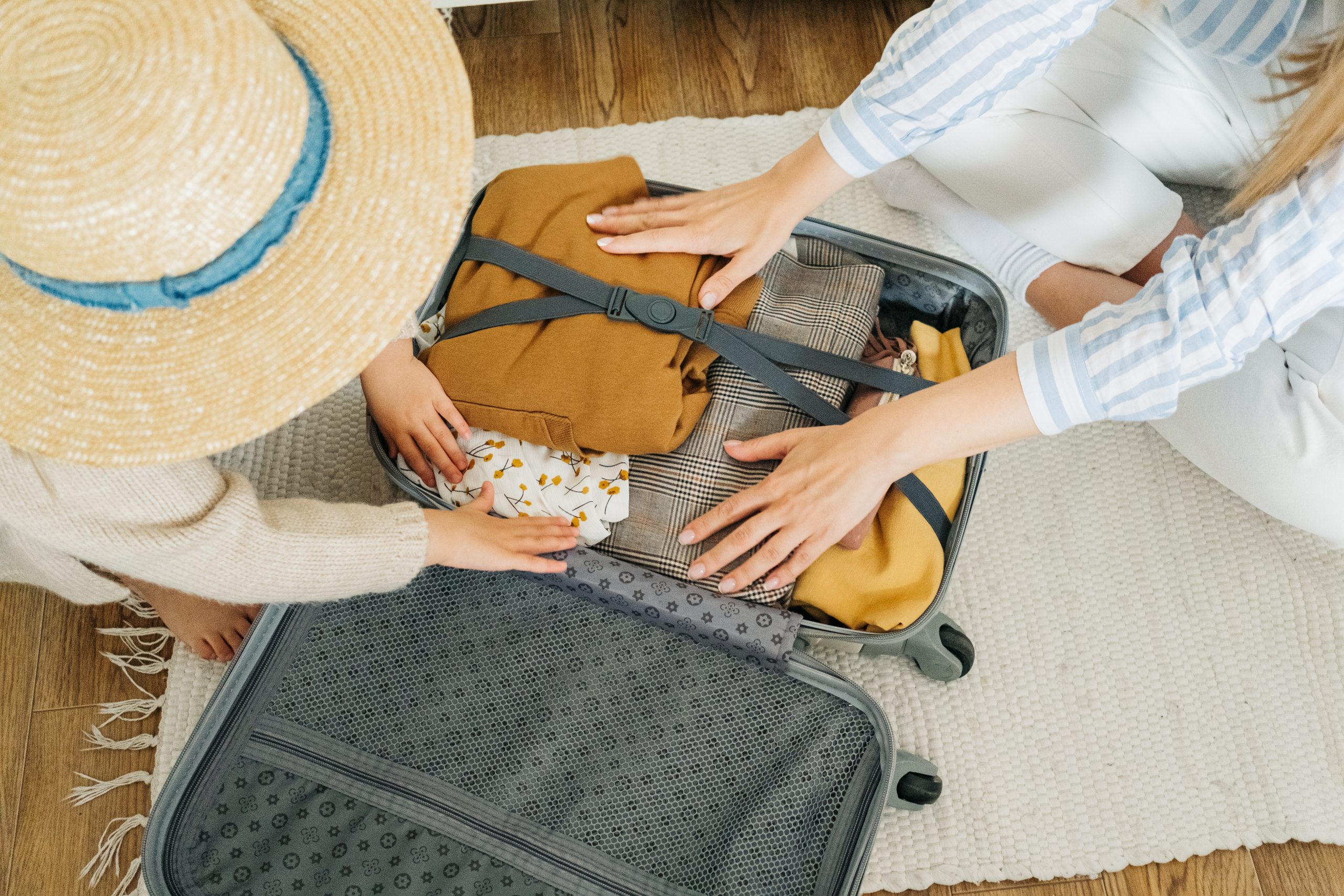 Как компактно складывать вещи в чемодан: советы опытных путешественников