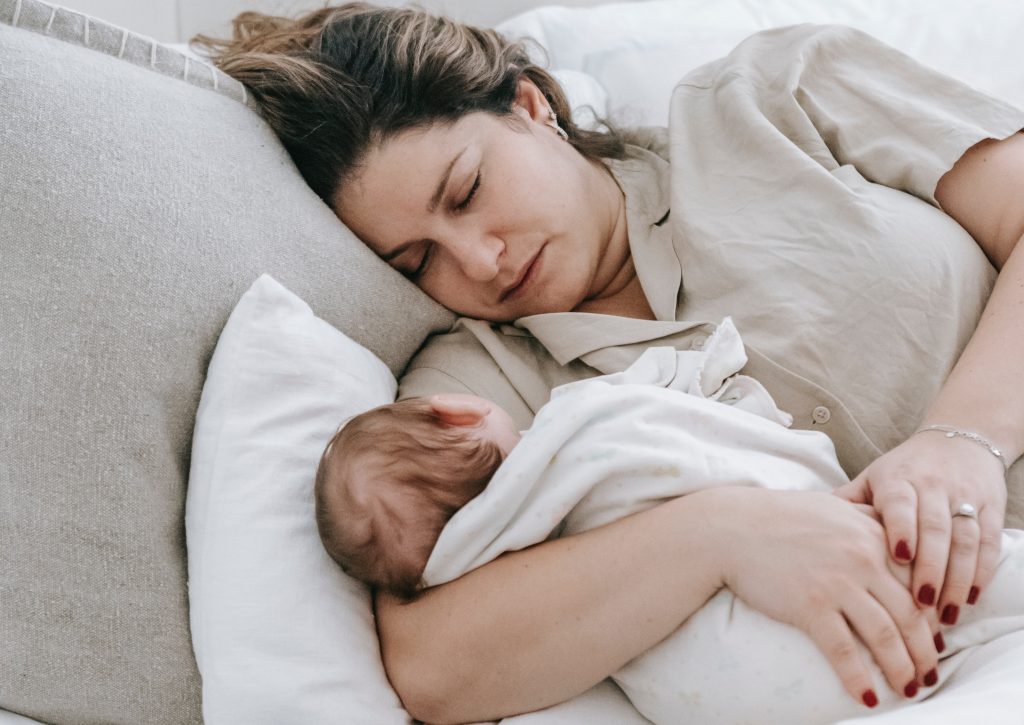 Как выспаться с грудным ребенком: 4 совета для новоиспечённых родителей