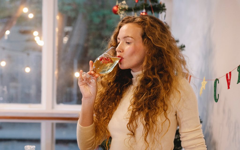 Худшее похмелье – от шампанского: как его избежать в новогодние праздники?