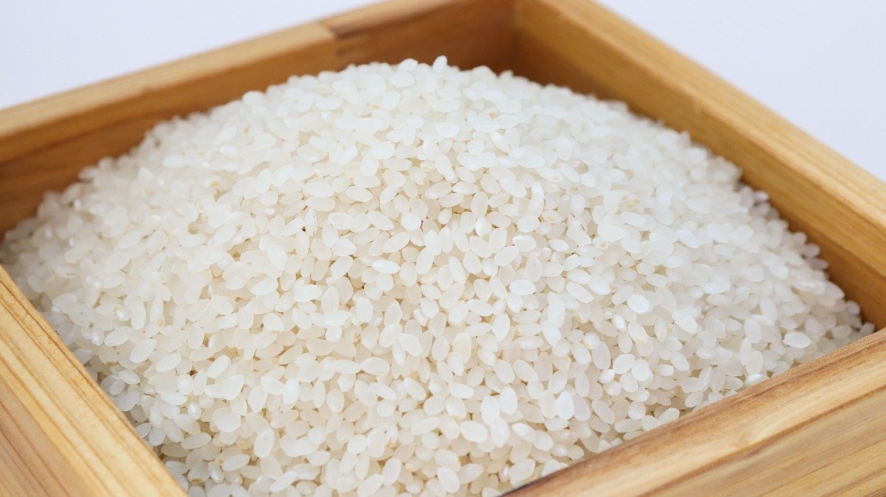 Почему людям, стремящимся избавиться от лишнего веса, не стоит есть белый рис