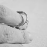 Исследование: следующая привычка увеличивает риск развода супругов на 50%