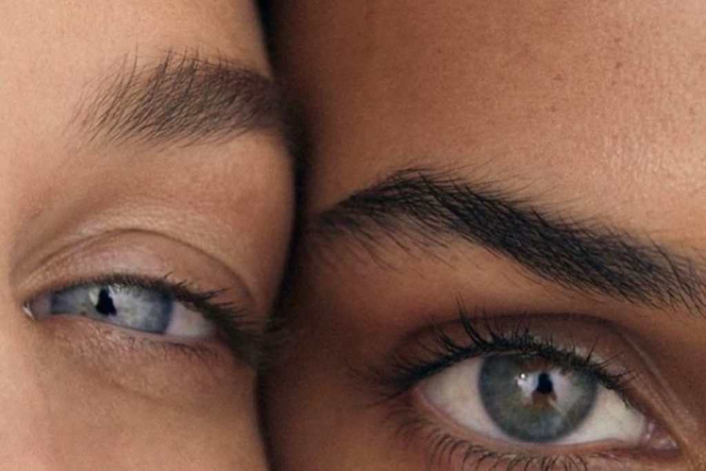 4 правила ухода за кожей вокруг глаз, которые помогут сохранить молодость