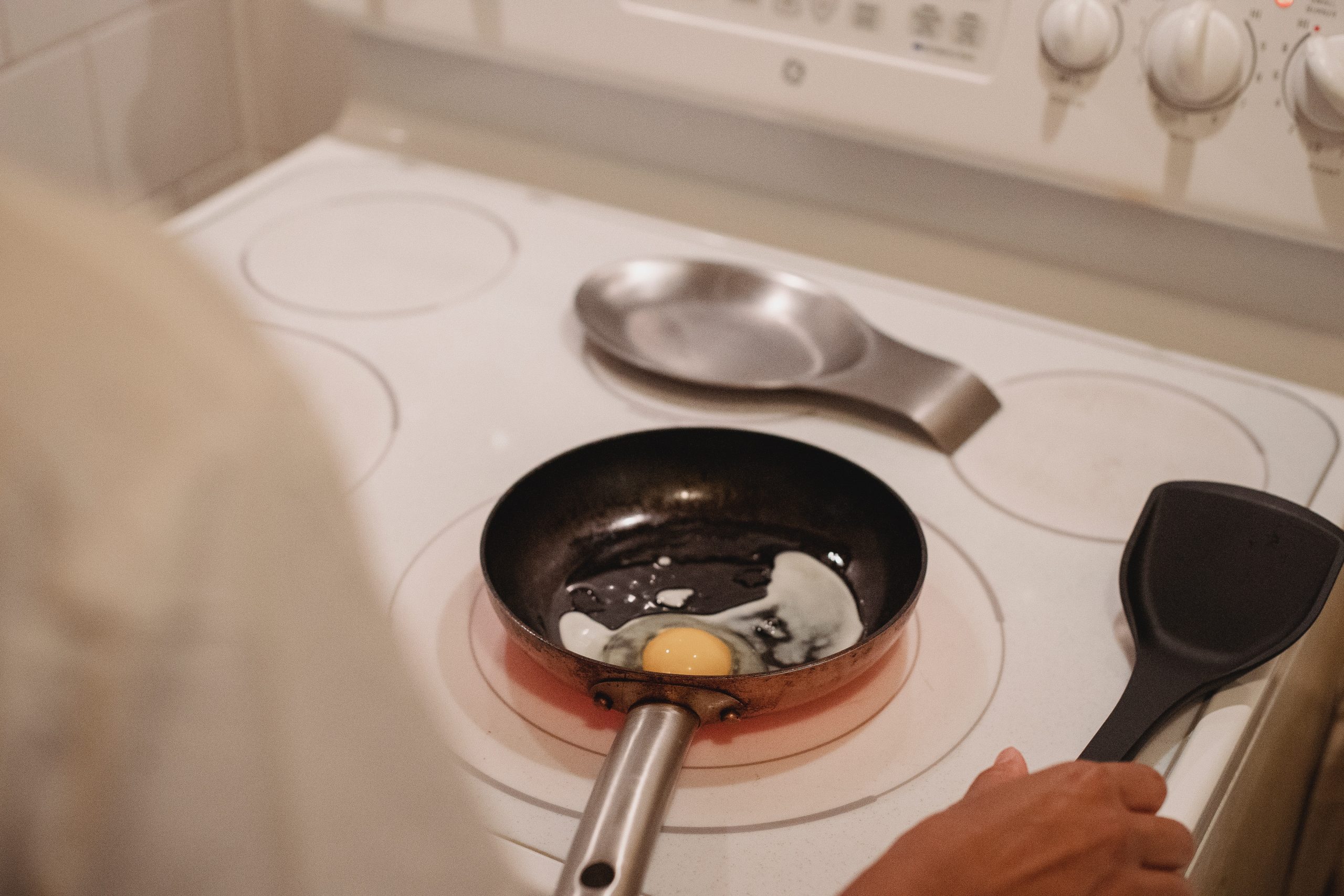 Шеф-повар раскрыл секрет приготовления самых вкусных яиц: дело в сковороде