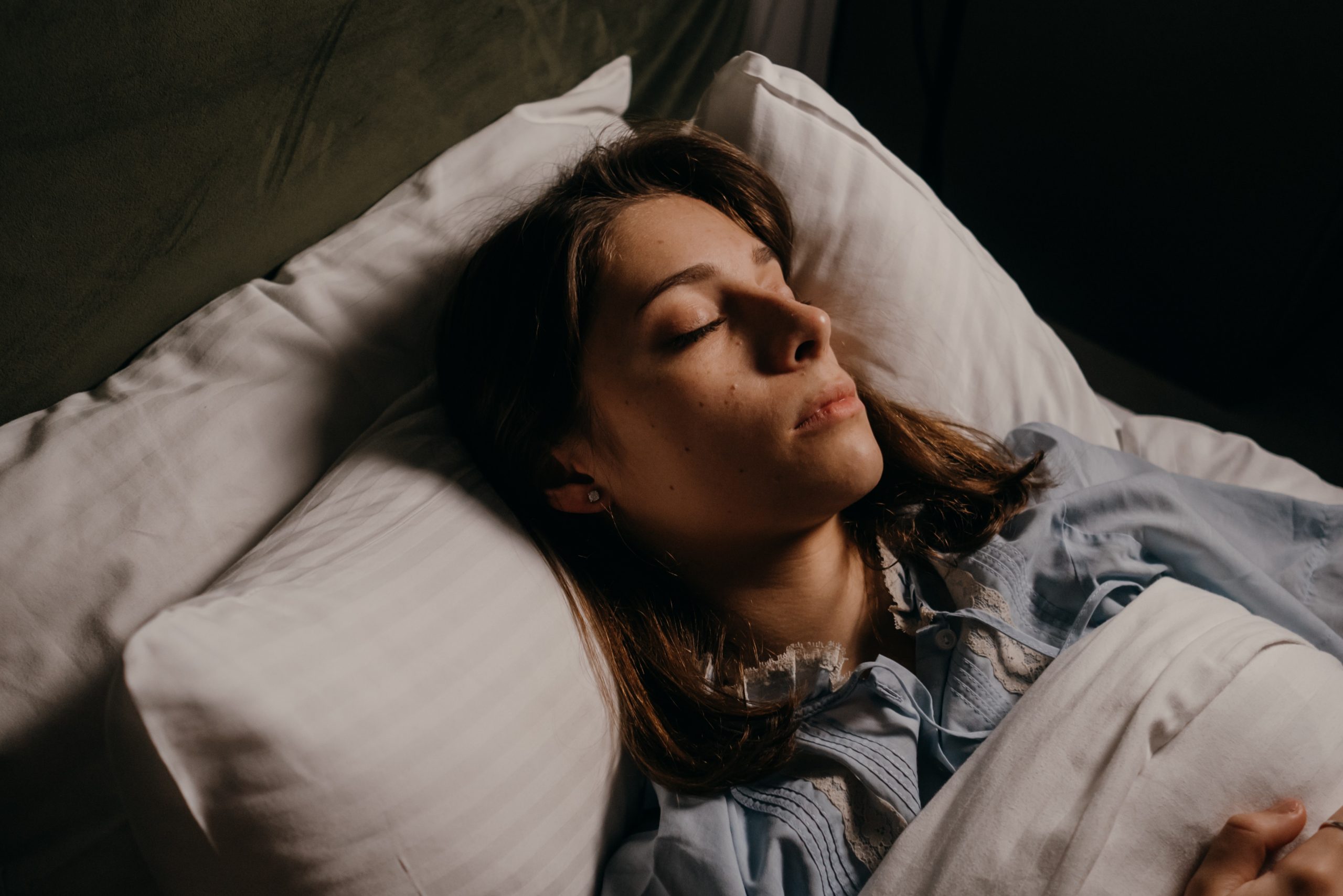 Лучшая поза, по мнению экспертов, для здорового непрерывного сна ночью
