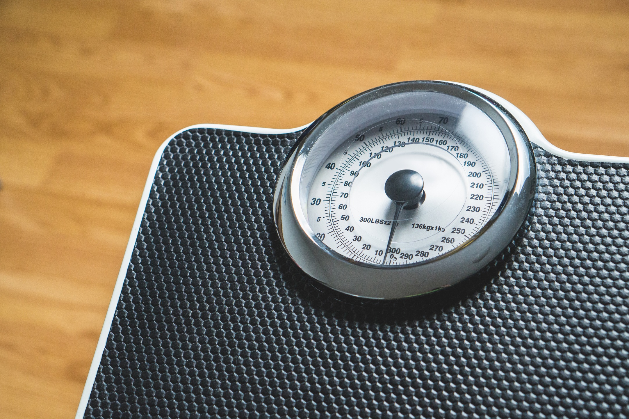 Почему нужно перестать использовать весы для отслеживания прогресса похудения