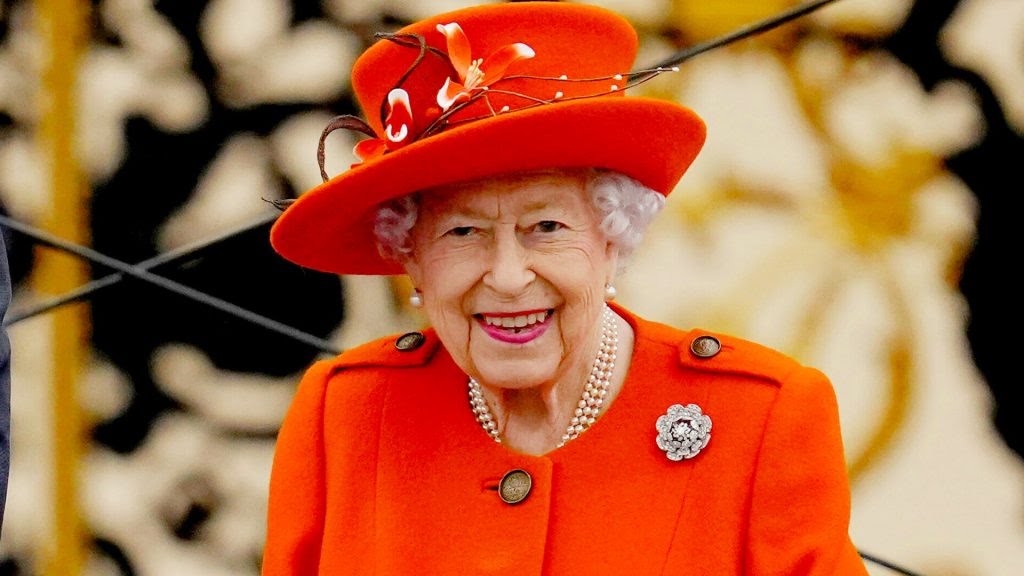 Впервые на обложке Vogue появилась королева Елизавета II