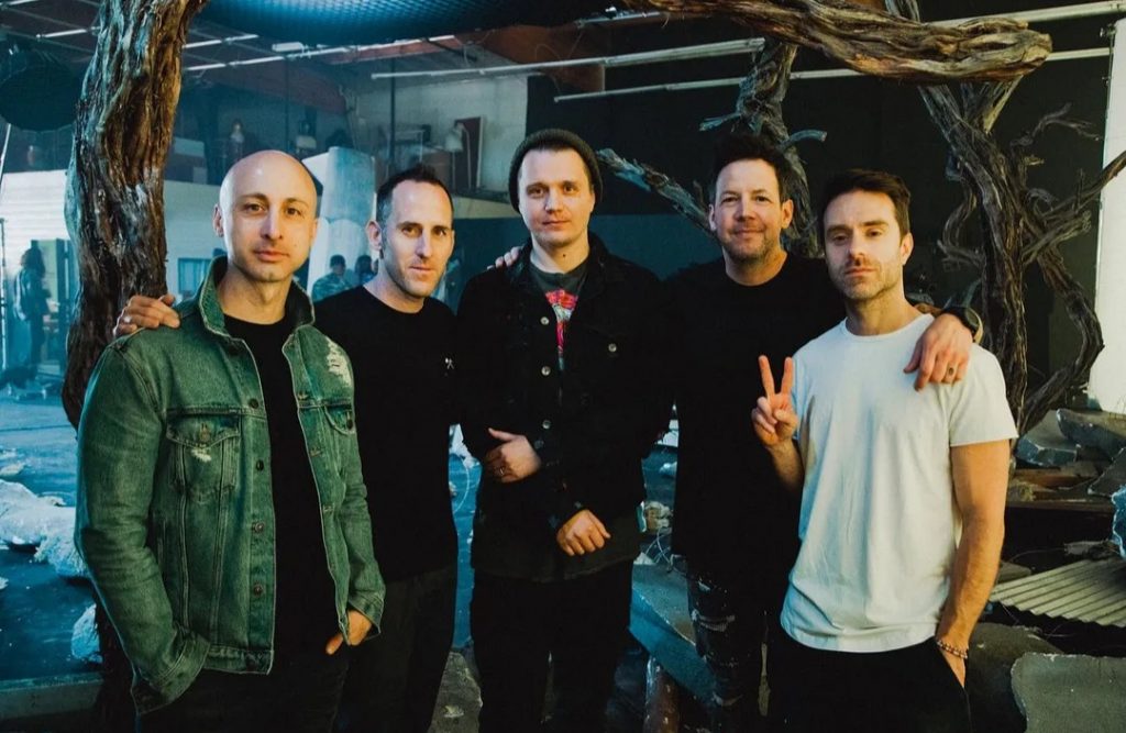 Группа Simple Plan выпустила клип в поддержку Украины
