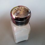 Почему дефицит соли не должен расстраивать и чем её заменить в блюдах