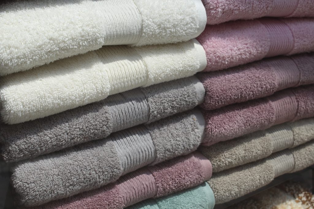Как вернуть мягкость и свежесть махровым полотенцам: копеечный лайфхак