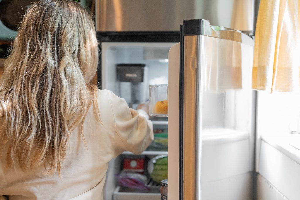 Сколько могут храниться продукты в холодильнике, если выключили электричество?