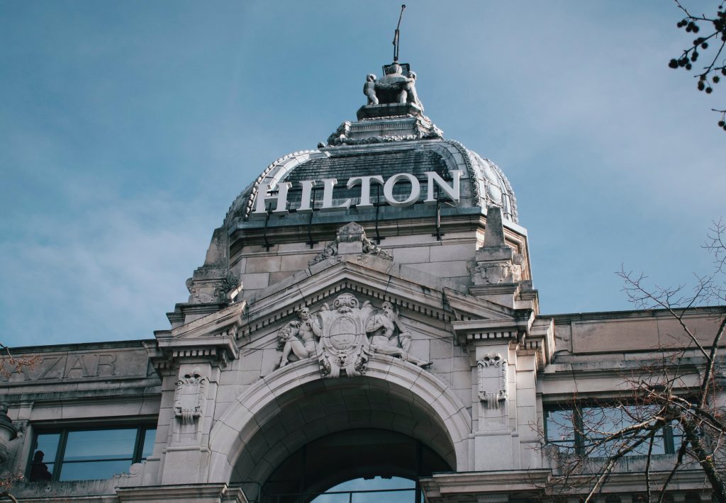 Сеть отелей Hilton предлагает украинцам бесплатное проживание в европейских отелях