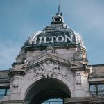 Сеть отелей Hilton предлагает украинцам бесплатное проживание в европейских отелях
