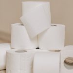 Как на самом деле нужно вешать рулон туалетной бумаги: многие делают неправильно