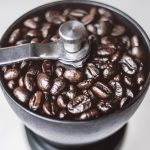 Не только для кофе: поразительные способы использовать кофемолку у вас дома