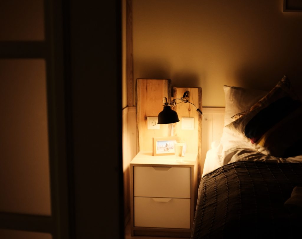 Свет в вашей спальне ночью может увеличить риск трёх серьёзных заболеваний