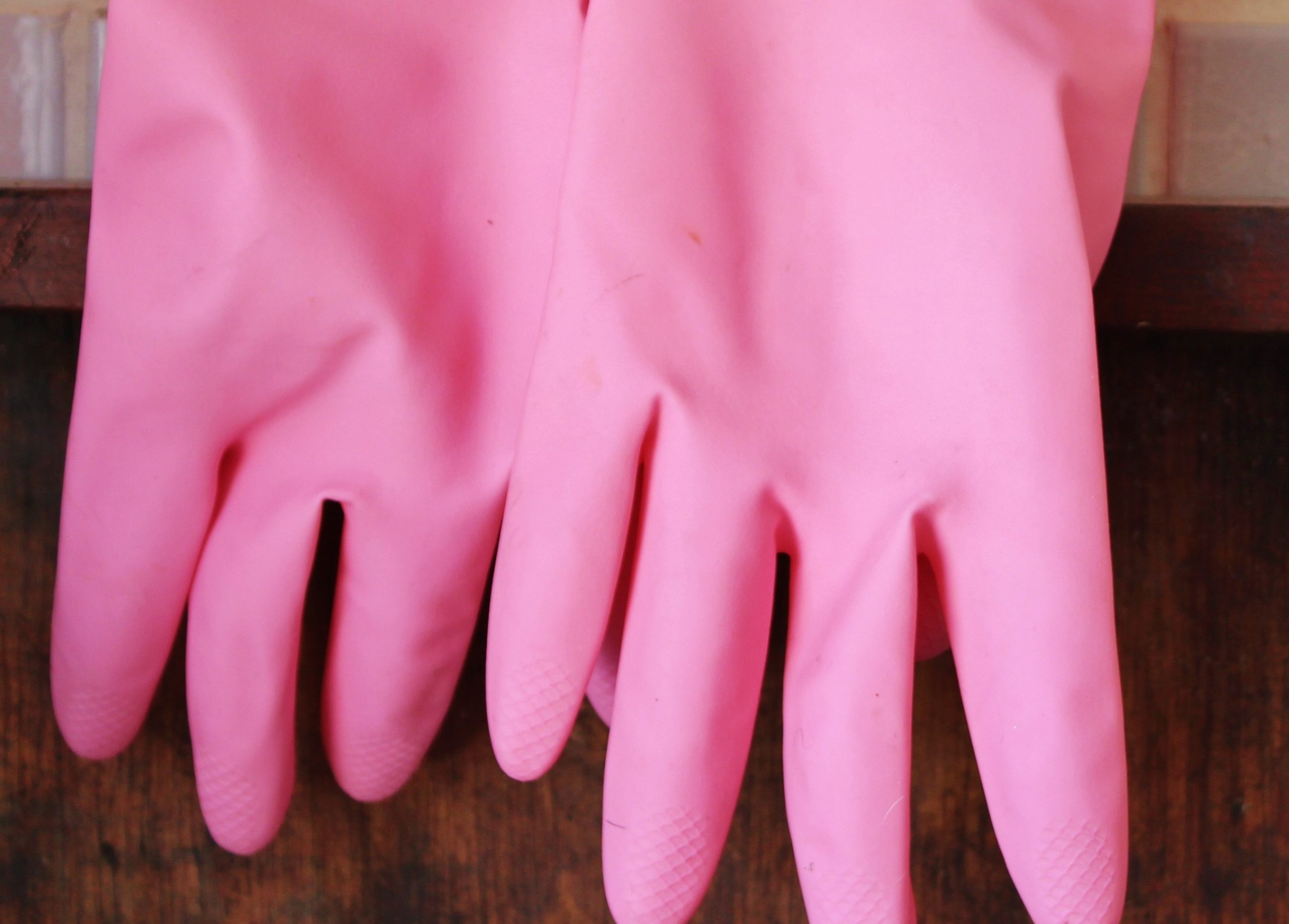 Вы вряд ли надеваете перчатки, выполняя следующие задачи по дому (а зря)
