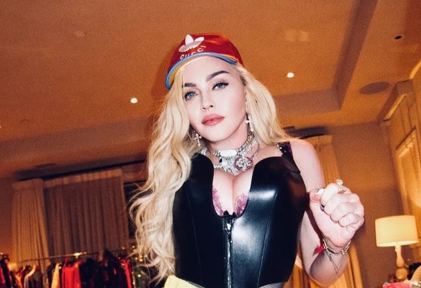 Мадонна похвасталась пышным бюстом в корсете от украинского бренда￼