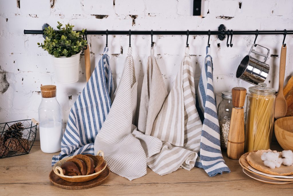 Как постирать кухонные полотенца, чтобы они были белоснежными, а не желтоватыми