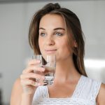 Как похудеть здоровым способом: обычная вода, оказывается, поможет вам в этом