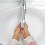 Глупая ошибка, которую вы совершаете каждый раз после мытья рук