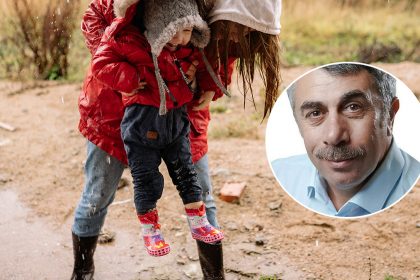 Может ли ребенок заболеть, гуляя под дождём: ответ доктора Комаровского