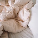 Как быстро освежить одеяло без стирки: бесценный совет для вас