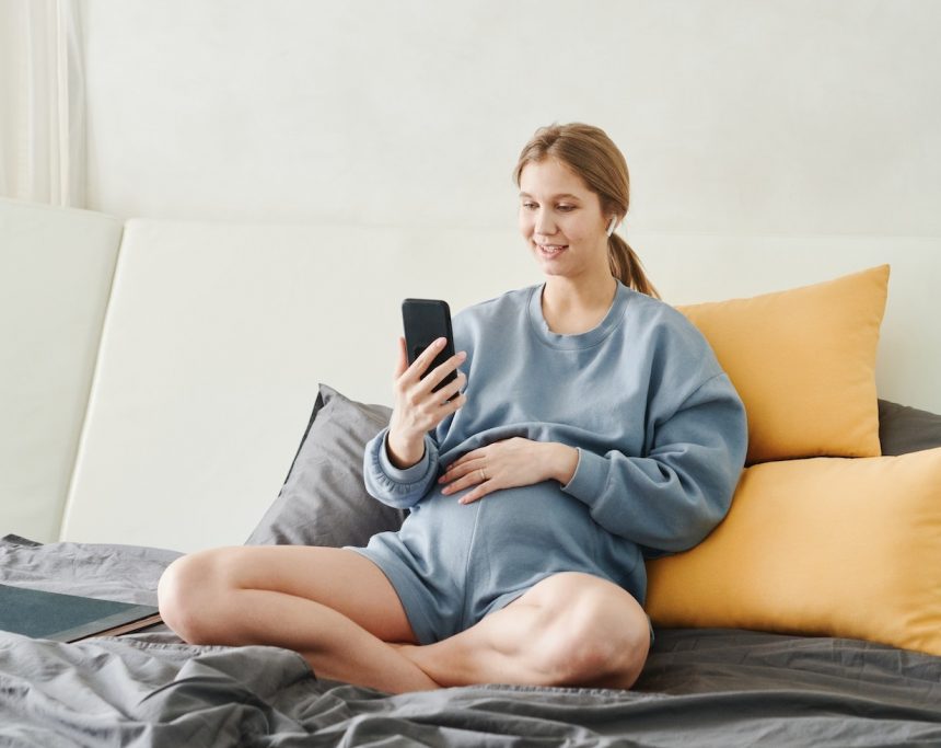 Безопасно ли пользоваться мобильным телефоном во время беременности?