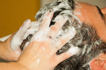 Советы по поддержанию здоровья волос с помощью обычного шампуня
