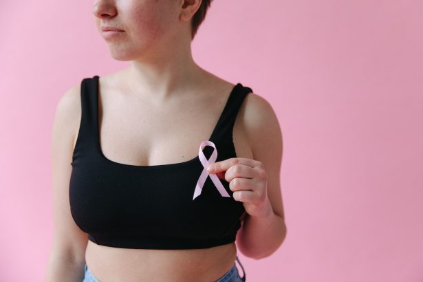Является ли жгучая боль в груди признаком рака молочной железы?