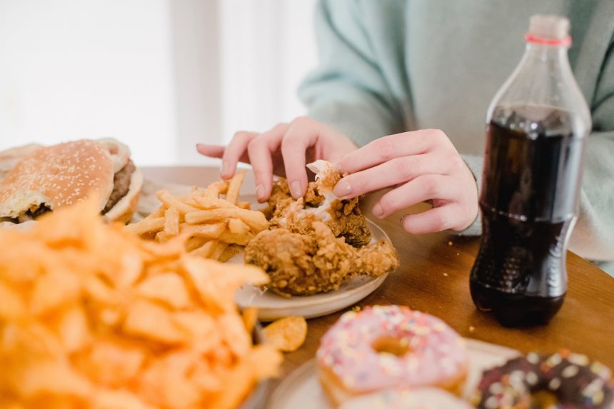 Определён тип пищи, который вызывает у вас переедание и срывает цели по снижению веса