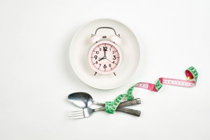 Голодування через день: переваги та недоліки цього типу інтервальної дієти