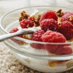 Какой пробиотик полезнее для здоровья: в добавках или йогурте?