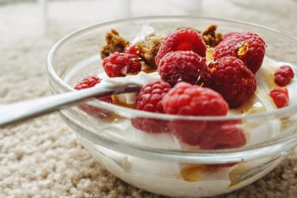 Какой пробиотик полезнее для здоровья: в добавках или йогурте?