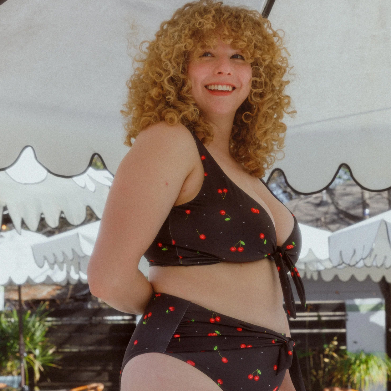 Лето не за горами: 5 лучших брендов купальников для женщин с большой грудью