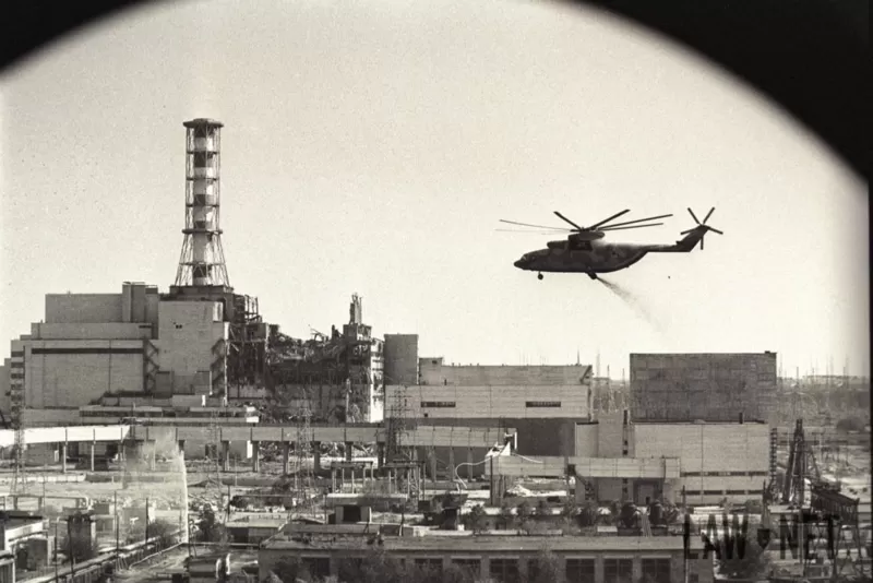 Наслідки вибуху на четвертому реакторі Чорнобильської АЕС. 
