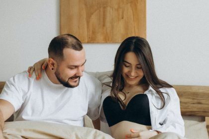 10 безпечних поз для сексу під час вагітності
