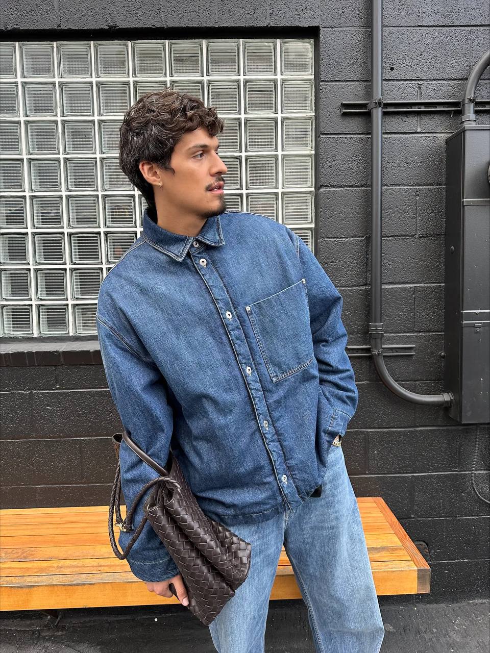 Омар Апполо з сумкою Bottega Andiamo. Джерело: Instagram