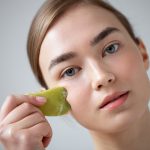 Що таке процедура гуаша для обличчя і як вона трансформує вашу шкіру?