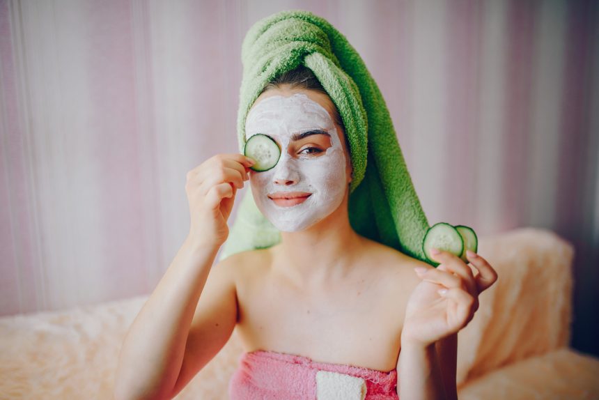 Тканинна чи грязьова маска: як зрозуміти, що саме потрібно вашій шкірі?